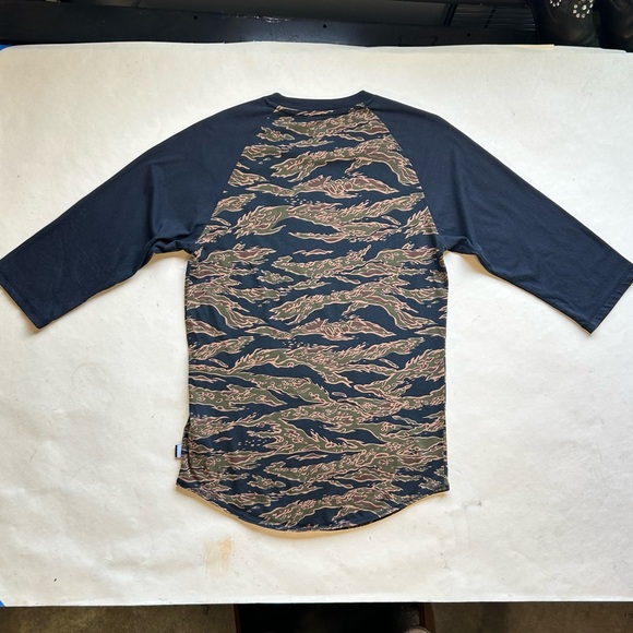 Adidas skateboarding 3/4 sleeve T-shirt, tiger stripe camo body - Picture 5 of 9